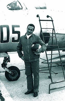 doru1 22 de ani de la ultima decolare...Astazi se implinesc 22 de ani de la moartea marelui pilot si scriitor Doru Davidovici