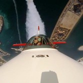 Acrobatie extrema deasupra plajei. Ce vede un pilot din cabina unui avion de peste 300 de cai putere | VIDEO