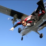 skydiver2 150x150 Uite prin ce a putut sa treaca probabil cel mai norocos base jumper | VIDEO