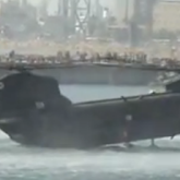 Chinook e multirol! Poate ateriza si pe apa! | VIDEO
