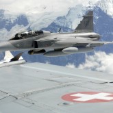 Suedezii vor sa fie mai presus de elvetieni: au comandat 60 de avioane Gripen E