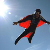 Wingsuit Flying si doua cladiri de birouri la 5 dimineata | VIDEO SPECTACULOS