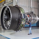 Cel mai mare motor de avion, prea mic pentru noua generatie 777X de la Boeing. Cum remediaza producatorii problema?